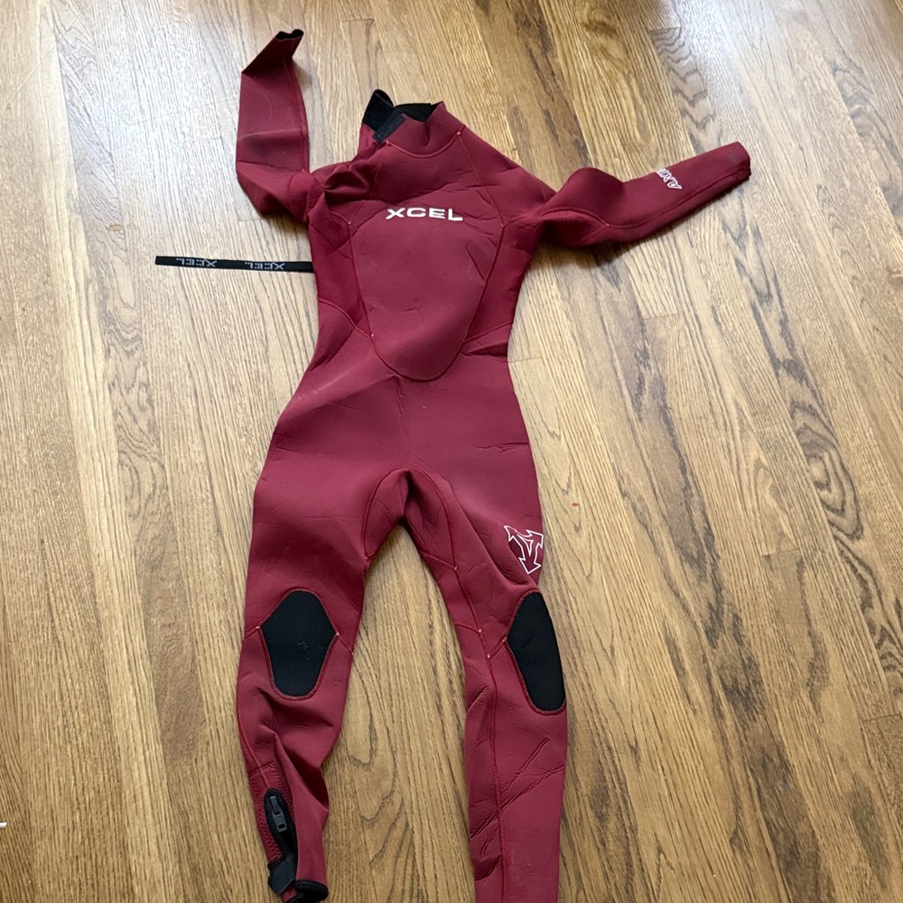 XCEL FULL WETSUIT - YOUTH GIRLS-  Size 10 - Red One Piece Wetsuit - 3/2mm